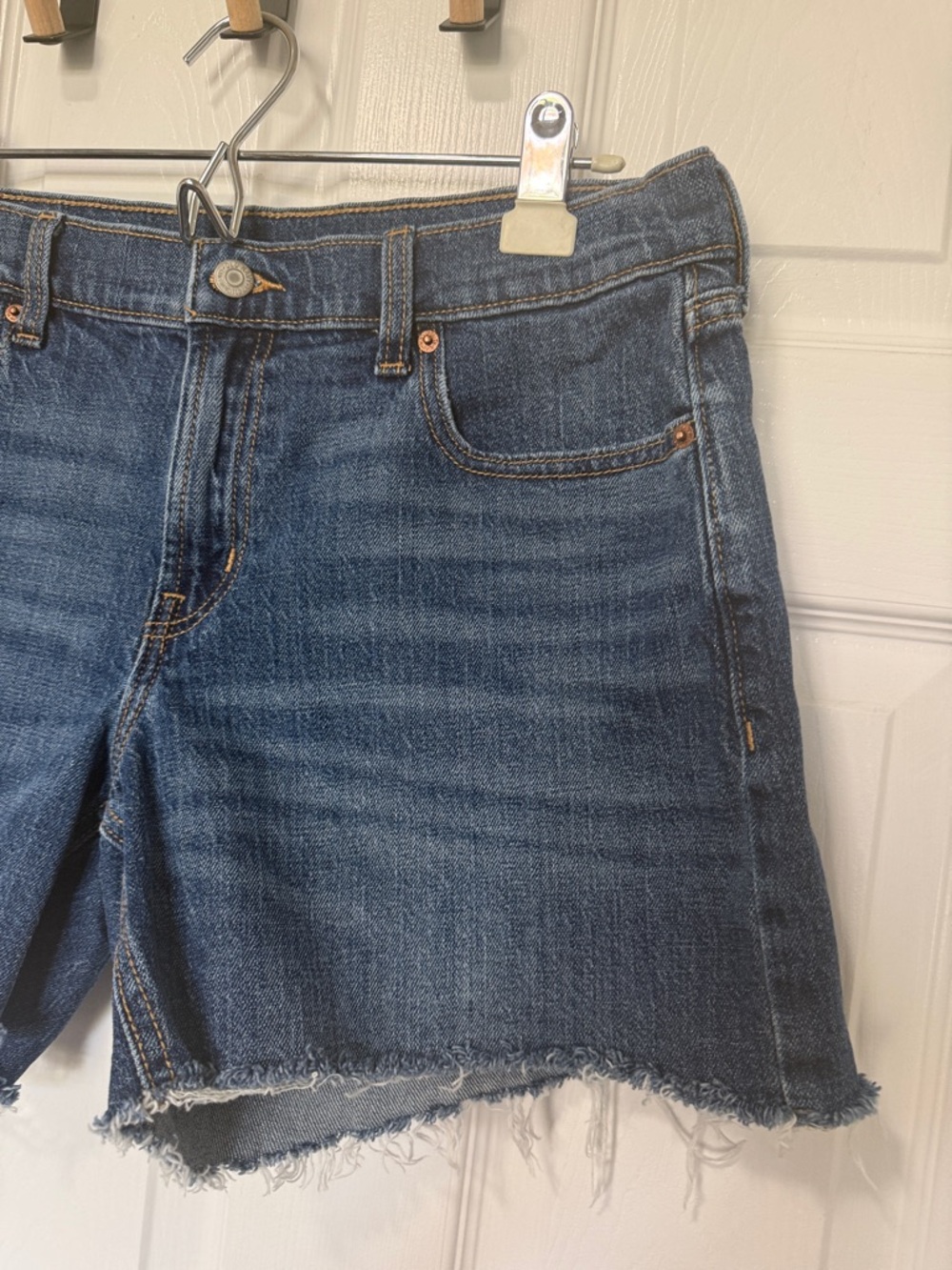 Old Navy Mid Rise Boyfriend Dark Blue Frayed Hem Denim Shorts Sz 12 - Picture 3 of 9